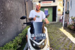 Sewa Motor ADV Solo